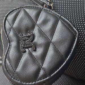 Juicy Coutyre Heart-Shaped Black Quilted Wristlet With Charn